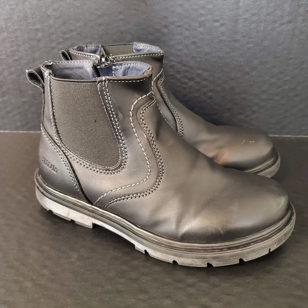 FERRATO Boys Black Ankle Boots Youth‎ Size 1 Side Zip Lightly Worn, Toe Scuffs